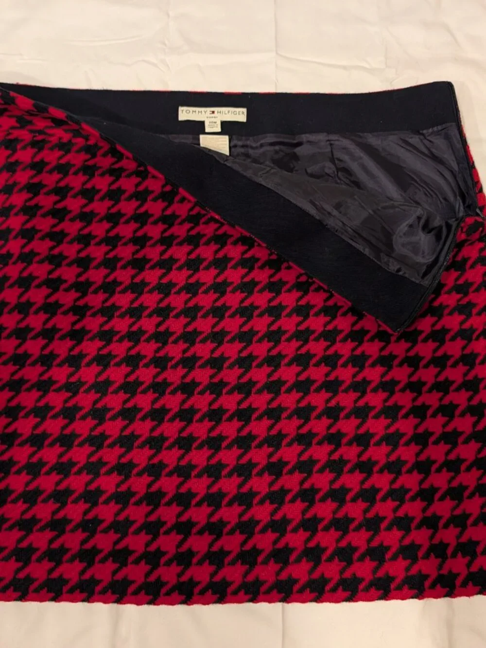 Plus Size Vintage 2004 Tommy Hilfiger Red & Black Houndstooth Mini Skirt